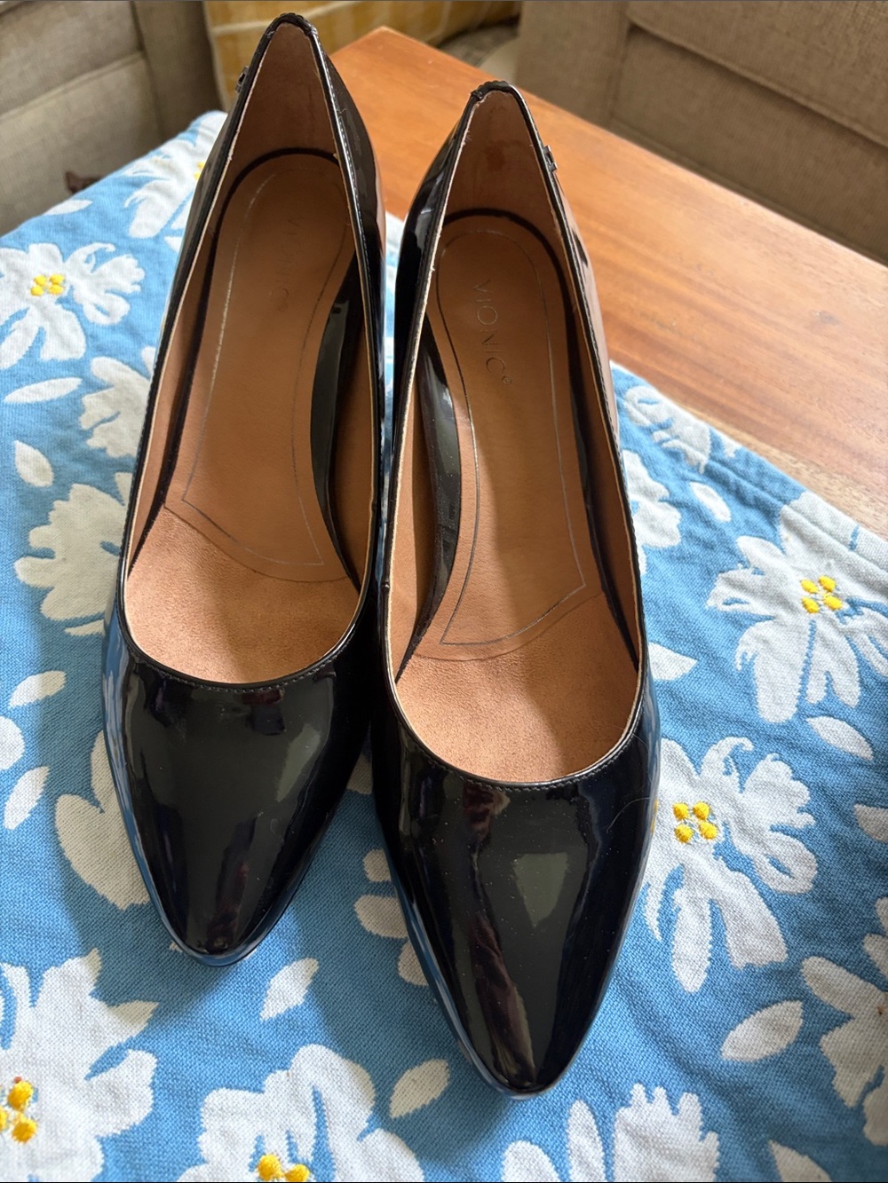 Vionic Black Patent Pointed Toe Pumps
